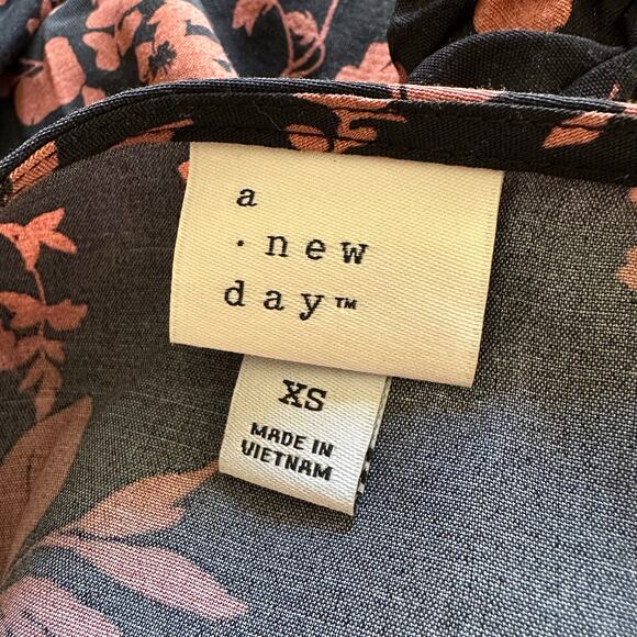 A New Day Women’s V-Neck Short Sleeves Black & Brown Crepe Midi Dress XS NWOT - Picture 5 of 7